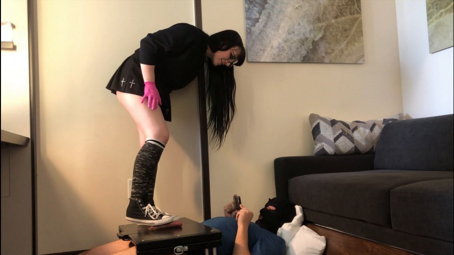 Sneaker Ballbusting - - The Queen Daeva Ballbusing Part 1
